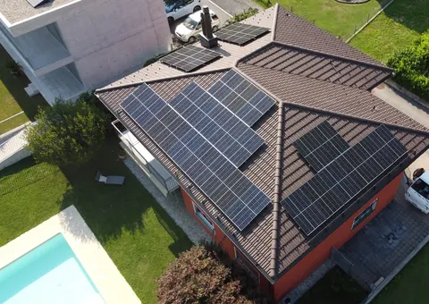 Impianto fotovoltaico da 13.2 kWp realizzato da Matasci Sagl a Gudo