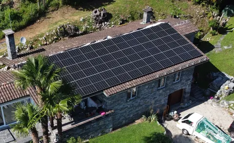 Impianto fotovoltaico da 18.06 kWp realizzato da Matasci Sagl a Agarone