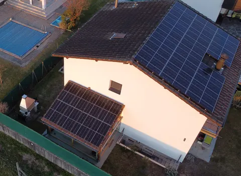 Impianto fotovoltaico da 11.2 kWp realizzato da Matasci Sagl a Cugnasco