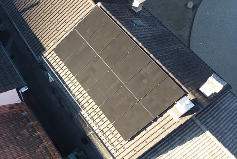 Impianto fotovoltaico da 4.98 kWp realizzato da Matasci Sagl a Gorduno