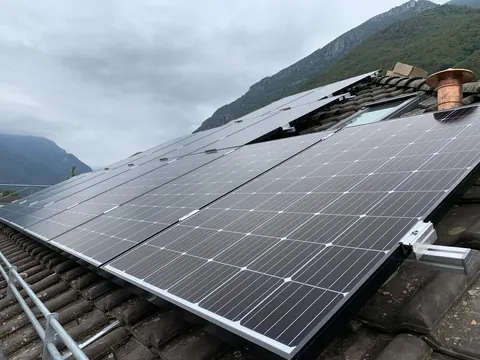 Impianto fotovoltaico da 9.4 kWp realizzato da Matasci Sagl a Gorduno