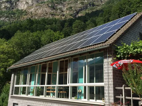 Impianto fotovoltaico da 9.9 kWp realizzato da Matasci Sagl a Frasco