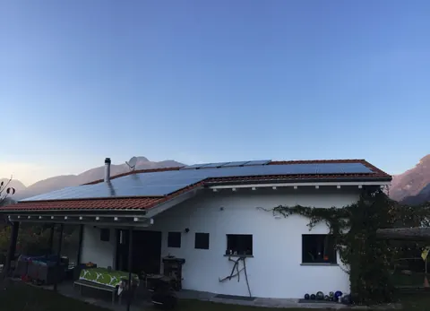 Impianto fotovoltaico da 11 kWp realizzato da Matasci Sagl a Losone